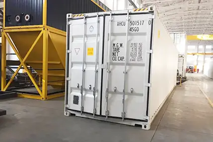 Réservoir de Conteneurisée à Chauffage par Huile Thermique en Attente d'Expédition