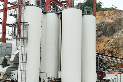 Réservoir de Verticale à Chauffage Direct en Opération sur Site
