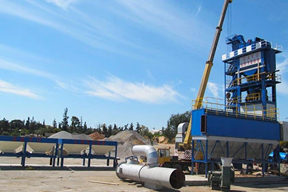 Usine d'asphalte sur le site