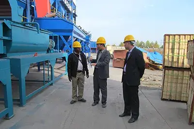Clients Sud-Africains Visitant Notre Usine