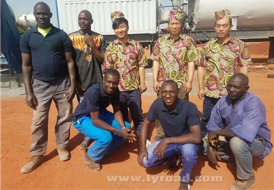 Nos techniciens et les travailleurs locaux ont terminé l'installation ensemble au Mali