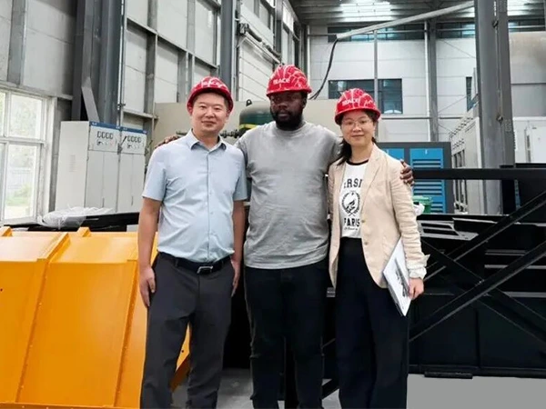 Inspection de la centrale d'enrobage mobile intégrée IAP60 pour la Guinée